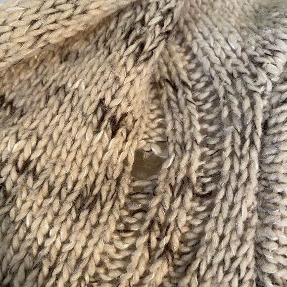 H&M cable knit cream colored sweater, small - Picture 3 of 9